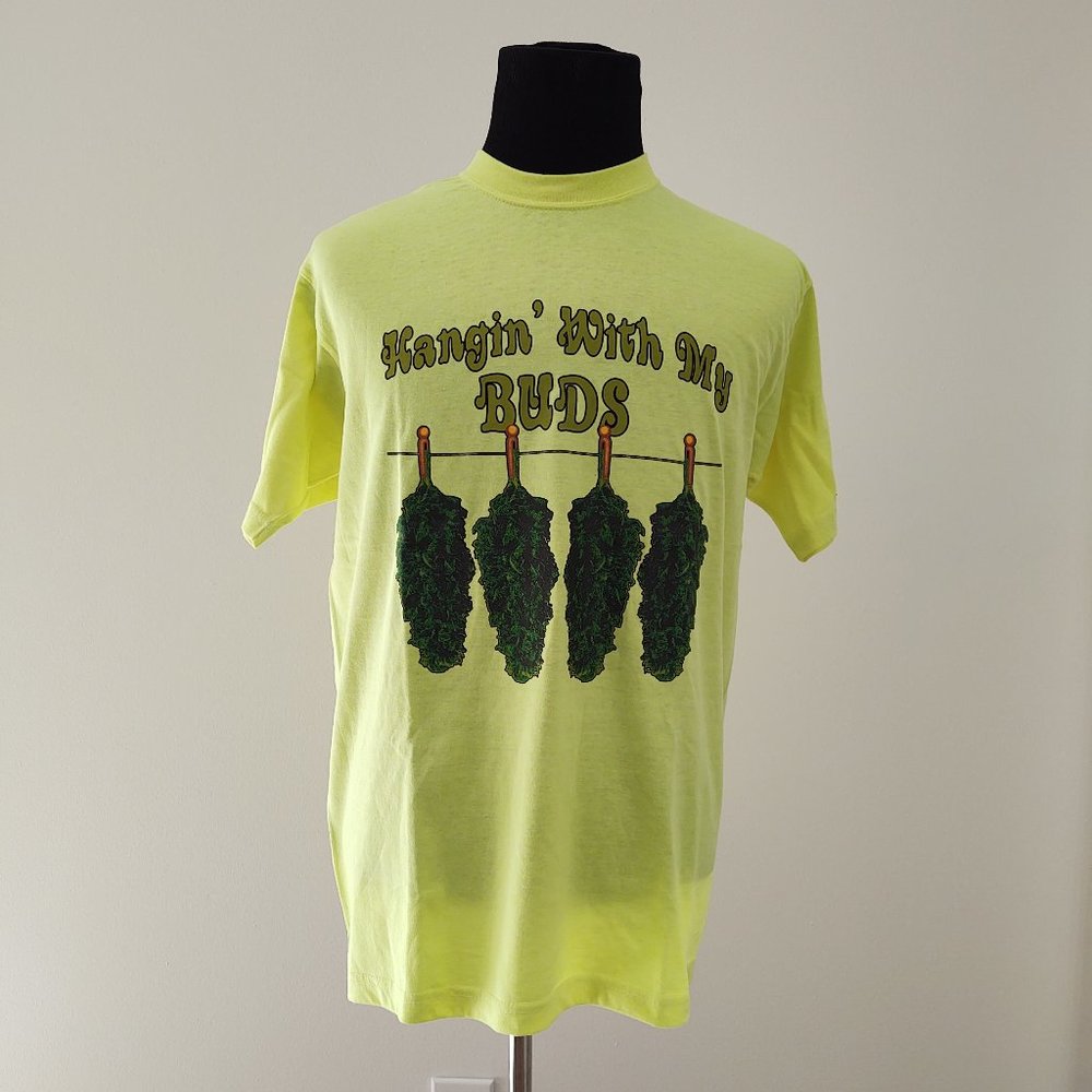 HANGIN' WITH MY BUDS ADULT SHORT SLEEVE  T SHIRT - SIZE LARGE